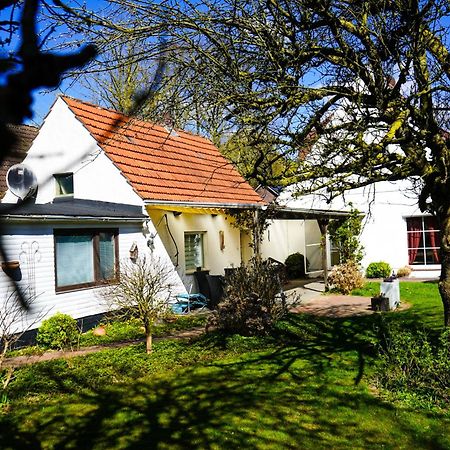 Gemuetliches Haus Mit Grossem Traumhaften Garten Bremen Exterior foto